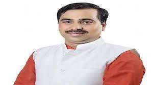 Saharanpur: Minister of State for Public Works threatened SP workers from the stage