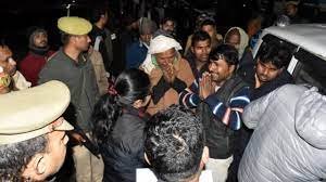 Unnao: Dumper crushes sleeping family in Unnao, two children die