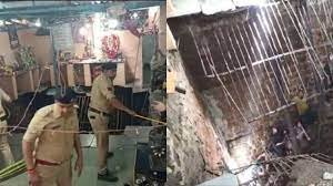 Indore: The roof of the ancient stepwell caved in the temple of Indore, 25 people fell