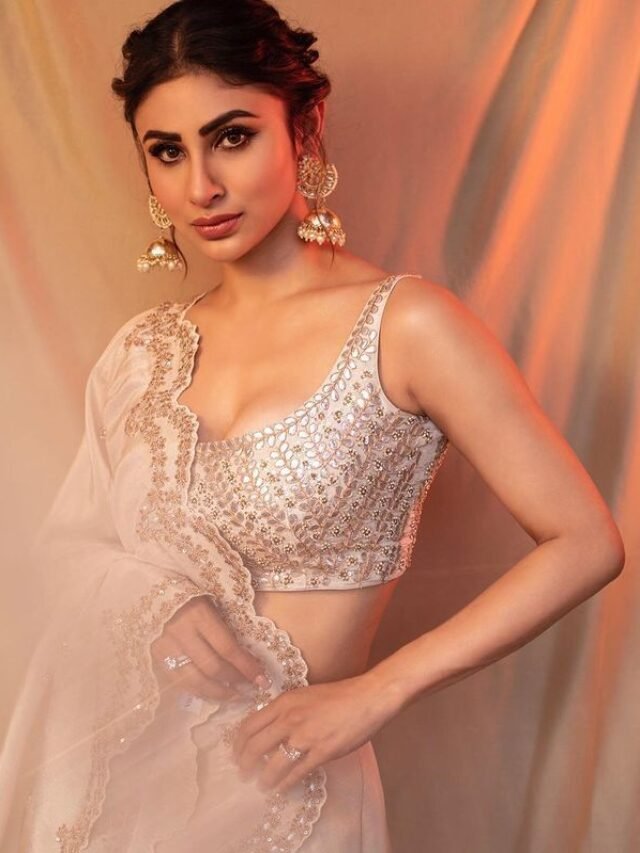 mouni-roy_168801401340