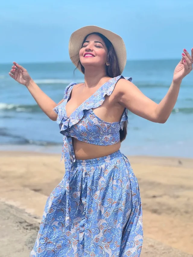 bhojpuri-star-monalisa-enjoying-her-beach-vaccation-see-her-sizzling-look-raise-internet-temperature1716371897_5