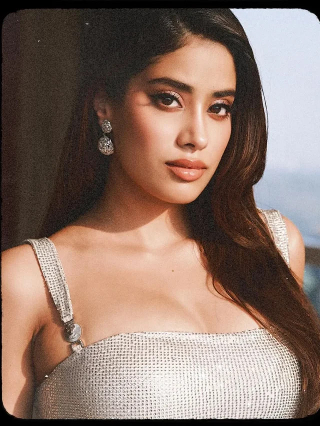 bollywood-actress-janhvi-kapoor-shared-look-stunning-see-her-latest-pics-and-user-reactions1715766815_1