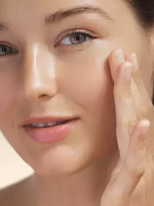 how-to-make-face-serum-at-home-for-glowing-skin-109824048