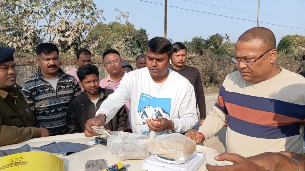 
Siliguri: Smuggler arrested with 1 kg 248 grams of brown sugar