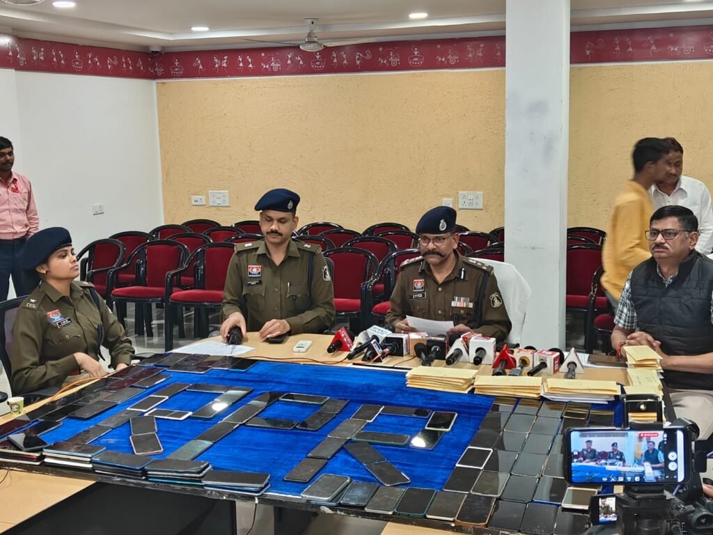 Raipur: Police recover 200 lost mobile phones worth Rs 40 lakh and return them to their owners