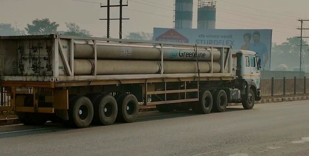 Asansol: Gas Leak from Capsule Cylinder on Gas Tanker Trailer Disrupts Traffic on National Highway