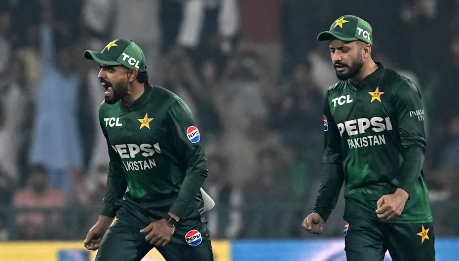 naiw dailhi : paakistaan ne tee-20 vishv kap ke lie teem ghoshit kee, kaptaan honge salamaan alee naee dillee : (naiw dailhi) bhaarat aur shreelanka kee sanyukt mejabaanee (hostaid by indi and sri lank) mein hone ja rahe aaeeseesee purush tee20 vishv kap 2026 ke lie paakistaan ne apanee 15 sadasyeey teem kee ghoshana kar dee hai. teem kee kaptaanee salamaan alee aaga karenge. paakistaan teem kee ghoshana ravivaar subah laahaur ke gaddaaphee stediyam mein pres konphrens (gaddafi stadium in lahorai by pakistan chrichkait board) karake paakistaan kriket bord (peeseebee) ke haee paraphormens daayarektar aur purush raashtreey chayan samiti ke sadasy aakib jaaved, kaptaan salamaan alee aaga (aaqib javaid, chaptain salman ali agh) aur saphed gend kriket ke hed koch maikal hesan ne kee. teem mein kaptaan salamaan alee aaga samet phaheem asharaph, khvaaja naphe, mohammad salamaan mirja, saahibajaada pharahaan aur usmaan taarik ko pahalee baar kisee bade aaeeseesee ivent ke lie chuna gaya hai. abaraar ahamad, baabar aajam, phakhar jamaan, mohammad navaaj, naseem shaah, saim ayoob, shaaheen shaah aphareedee, shaadaab khaan aur usmaan khaan 2021 se toornaament ke kam se kam ek ya adhik sanskaranon mein khel chuke hain. kharaab phaarm se gujar rahe baabar aajam teem mein jagah banaane mein kaamayaab rahe. unake saath shaaheen shaah aaphareedee, shaadaab khaan, phakhar jamaan, naseem shaah jaise anubhavee khilaadee bhee tee20 vishv kap teem ka hissa hain. teem mein tej gendabaaj haaris raooph aur mohammad rijavaan ko shaamil nahin kiya gaya hai. paakistaanee teem ko toornaament ke lie grup-e mein rakha gaya hai, jisamen usake saath maujooda chaimpiyan bhaarat, needaralaind, amerika aur naameebiya hain. toornaament 7 pharavaree se 8 maarch tak chalega. paakistaanee teem apana pahala mukaabala 7 pharavaree ko needaralainds ke khilaaph kolambo (shreelanka) mein khelegee. tee20 vishv kap ke lie paakistaan teem: salamaan alee aaga (kaptaan), abaraar ahamad, baabar aajam, phaheem asharaph, phakhar jamaan, khvaaja mohammad naphe (viketakeepar), mohammad navaaj, mohammad salamaan mirja, naseem shaah, saahibajaada pharahaan (viketakeepar), saeem ayoob, shaaheen shaah aphareedee, shaadaab khaan, usmaan khaan, usmaan taarik.
1,828
naiw dailhi : paakistaan ne tee-20 vishv kap ke lie teem ghoshit kee, kaptaan honge salamaan alee naee dillee : (naiw dailhi) bhaarat aur shreelanka kee sanyukt mejabaanee (hostaid by indi and sri lank) mein hone ja rahe aaeeseesee purush tee20 vishv kap 2026 ke lie paakistaan ne apanee 15 sadasyeey teem kee ghoshana kar dee hai. teem kee kaptaanee salamaan alee aaga karenge. paakistaan teem kee ghoshana ravivaar subah laahaur ke gaddaaphee stediyam mein pres konphrens (gaddafi stadium in lahorai by pakistan chrichkait board) karake paakistaan kriket bord (peeseebee) ke haee paraphormens daayarektar aur purush raashtreey chayan samiti ke sadasy aakib jaaved, kaptaan salamaan alee aaga (aaqib javaid, chaptain salman ali agh) aur saphed gend kriket ke hed koch maikal hesan ne kee. teem mein kaptaan salamaan alee aaga samet phaheem asharaph, khvaaja naphe, mohammad salamaan mirja, saahibajaada pharahaan aur usmaan taarik ko pahalee baar kisee bade aaeeseesee ivent ke lie chuna gaya hai. abaraar ahamad, baabar aajam, phakhar jamaan, mohammad navaaj, naseem shaah, saim ayoob, shaaheen shaah aphareedee, shaadaab khaan aur usmaan khaan 2021 se toornaament ke kam se kam ek ya adhik sanskaranon mein khel chuke hain. kharaab phaarm se gujar rahe baabar aajam teem mein jagah banaane mein kaamayaab rahe. unake saath shaaheen shaah aaphareedee, shaadaab khaan, phakhar jamaan, naseem shaah jaise anubhavee khilaadee bhee tee20 vishv kap teem ka hissa hain. teem mein tej gendabaaj haaris raooph aur mohammad rijavaan ko shaamil nahin kiya gaya hai. paakistaanee teem ko toornaament ke lie grup-e mein rakha gaya hai, jisamen usake saath maujooda chaimpiyan bhaarat, needaralaind, amerika aur naameebiya hain. toornaament 7 pharavaree se 8 maarch tak chalega. paakistaanee teem apana pahala mukaabala 7 pharavaree ko needaralainds ke khilaaph kolambo (shreelanka) mein khelegee. tee20 vishv kap ke lie paakistaan teem: salamaan alee aaga (kaptaan), abaraar ahamad, baabar aajam, phaheem asharaph, phakhar jamaan, khvaaja mohammad naphe (viketakeepar), mohammad navaaj, mohammad salamaan mirja, naseem shaah, saahibajaada pharahaan (viketakeepar), saeem ayoob, shaaheen shaah aphareedee, shaadaab khaan, usmaan khaan, usmaan taarik.
1,828
New Delhi: Pakistan announces T20 World Cup squad, Salman Ali to captain
New Delhi: Pakistan announces T20 World Cup squad, Salman Ali to captain