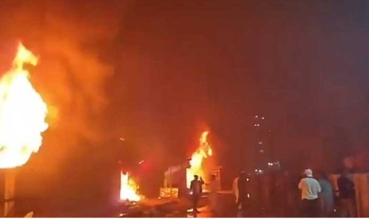 Islamabad: Shopping Plaza engulfed in flames in Karachi, Pakistan; five dead, over 20 injured; 14 fire engines at the scene