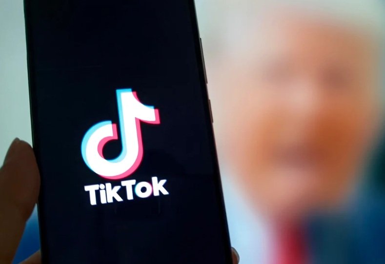 washington : tikatok ne amerikee pratibandh se bachane ke lie beech ka raasta ka nikaala vaashingatan : (washington) soshal meediya aip tikatok( sochial maidi app tiktok) ne amerikee pratibandh se bachane ke lie beech ka raasta nikaala hai. vhait haus ke ek adhikaaree (whitai housai offichial) ne isakee pushti karate hue kaha ki cheen aur amerika ne is aip ke lie ek deel par hastaakshar kar die hain. tikatok par do saal pahale amerika mein sangheey kaanoon laagoo hone ke baad pratibandh lag gaya tha. 2024 mein paas hue is dvidaleey kaanoon mein jarooree tha ki tikatok kee cheen kee pairent kampanee baitadaans (chhinaisai paraint chompany, bytaidanchai) soshal meediya pletaphorm ke amerikee opareshans se sambandh tod le ya yooes aip stor aur veb-hosting sevaon tak pahunch kho de. seebeees nyooj kee riport (chbs naiws raiport) ke anusaar is kaanoon ko uchchatam nyaayaalay ne sarvasammati se sahee thaharaaya tha aur isake tahat 19 janavaree, 2025 ke baad aip stor ke lie apadet ya nae daunalod dena gairakaanoonee ho gaya tha, lekin raashtrapati donaald tramp ne kuchh maheenon mein kaaryakaaree aadesh jaaree kie. isamen nyaay vibhaag ko un tek kampaniyon ko dandit na karane ka nirdesh diya gaya, jo apane pletaphorm par tikatok ko host karatee hain. is kaaran pratibandh ke baavajood aip amerika mein vyaapak roop se upalabdh raha. tikatok ne guruvaar ko pushti kee ki amerikee yoojars ke lie aip ke opareshans ko sambhaalane ke lie mukhy roop se yooes aadhaarit niveshakon se milakar ek sanyukt venchar aadhikaarik taur par banaaya gaya hai. tikatok ne guruvaar der raat ek bayaan mein kaha ki teen pharmon ka ek samooh yooes aadhaarit orekal,silvar lek aur aboodhaabee aadhaarit emajeeeks venchar ke mainejing niveshak ke roop mein kaam karega aur kampanee ka kul 45 hissa hissa unake paas hoga. orekal kee sah-sthaapana lairee elisan (orachlai was cho-foundaid by larry aillison) ne kee thee. unake bete devid elisan pairaamaunt skaeedaans ke cheyaramain aur seeeeo hain. skaeedaans seebeees nyooj kee pairent kampanee hai. elisan parivaar ke paas pairaamaunt skaeedaans mein niyantran ka adhikaar hai. baakee 35 pritashat hissedaaree aath doosare niveshakon ke paas hogee. inamen del ke seeeeo maikal del ka grup shaamil hain. baitadaans kampanee 19.9 pratishat hissedaaree apane paas rakhegee. abhee yah saaph nahin hai ki cheenee sarakaar aage kya karane kee yojana bana rahee hai. tikatok ne kaha ki aip ka amerikee varjan duniya ke baakee hisson mein istemaal hone vaale varjan ke saath intaroparebal hoga. nae saude ke tahat amerikiyon ko abhee bhee global kantent tak pahunch milegee. nae venchar kee dekharekh karane vaale bord of daayarektars mein tikatok ke seeeeo shau chyoo bhee shaamil honge. unake linkdin prophail ke anusaar yooes besd venchar ke seeeeo edam presar hain. vah 2022 se tikatok mein kaam kar rahe hain.
2,425
Washington: TikTok finds a workaround to avoid US ban
Washington: TikTok finds a workaround to avoid US ban