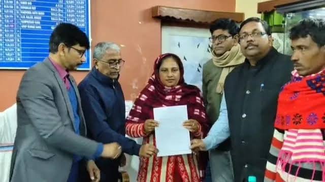 Kolkata: Chief Minister's promise fulfilled, Juel Rana's mother gets government job