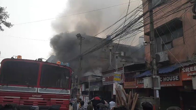 Kolkata: Fire breaks out in shops on BB Ganguly Street, causing panic in the area