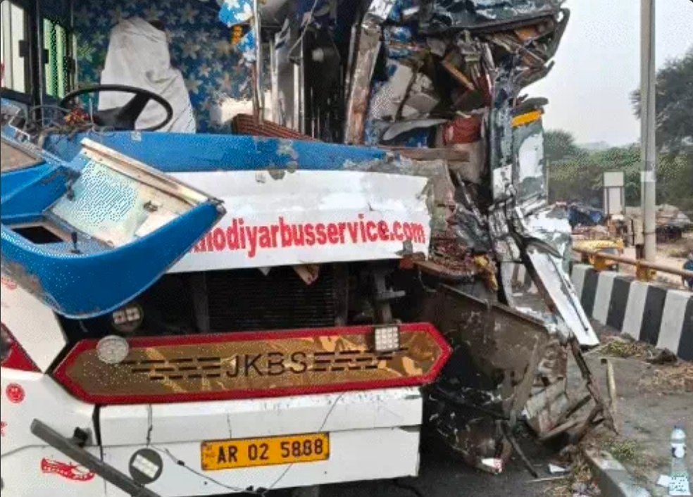 Vadodara: Two killed, over 10 injured in road accident on National Highway-48