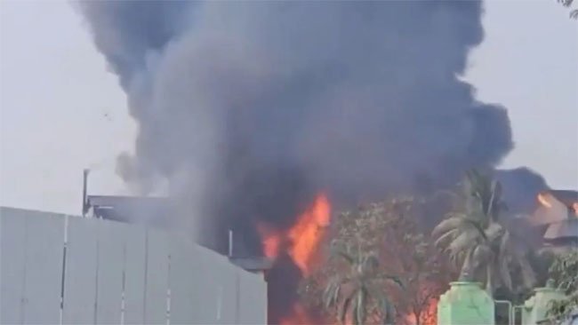 Mumbai: Fire breaks out at chemical company in Navi Mumbai, causing panic