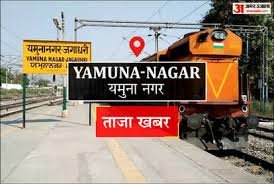 
yamunanagar : aspataal mein bhartee bujurg kee maut ke baad gahane gaayab yamunaanagar : (yamunanagar) yamunaanagar ke ek nijee aspataal (privatai hospital in yamunanagar)kee kaaryapranaalee par us samay gambheer prashnachihn lag gaya, jab 71 varsheey mahila kee mrtyu ke baad unake kaanon se sone kee baaliyaan gaayab milane ka maamala saamane aaya. parijanon ne aspataal karmiyon par laaparavaahee aur sandehaaspad aacharan ka aarop lagaaya hai. shikaayat ke baad pulis ne kaarravaee shuroo kar dee hai. jaanakaaree ke anusaar, yamunaanagar nivaasee dheeraj sharma (yamunanagar raisidaint dhaiairaj sharm)ne bataaya ki unakee maan krshna sharma lambe samay se asvasth theen. 10 disambar 2025 ko achaanak tabeeyat bigadane par unhen shahar ke ek nijee aspataal mein bhartee karaaya gaya, jahaan chikitsakon ne haalat naajuk bataate hue unhen ventiletar par rakha. parijanon ka kahana hai ki bhartee ke dauraan aspataal staaph ne mahila ke kaanon mein pahanee sone kee baaliyon ko hataane kee baat kahee thee, lekin nikaalana sambhav nahin ho saka. 12 disambar kee raat tak baaliyaan mahila ke kaanon mein maujood theen. usee raat upachaar ke dauraan unakee mrtyu ho gaee. agalee subah jab parijan shav lene pahunche, to unhonne dekha ki kaanon se baaliyaan gaayab theen. is sambandh mein aspataal prashaasan se poochhataachh karane par spasht javaab nahin mila. parijanon ke virodh ke baad prabandhan ne seeseeteevee phutej khangaalane ka aashvaasan diya aur antim sanskaar karane kee salaah dee. dheeraj sharma ka aarop hai ki baad mein aspataal bulaakar ek karmachaaree ko saamane kiya gaya, jisane baaliyaan apane paas hone kee baat sveekaar kee. haalaanki, baad mein gahane lautaane se inakaar kar diya gaya. peedit ke anusaar, ye baaliyaan unakee maan kee antim smrti theen. parijanon ka yah bhee kahana hai ki ghatana ke din pulis mauke par pahunchee thee, lekin tatkaal koee thos kaarravaee nahin huee. lagabhag ek maah baad pulis adheekshak ko dee gaee likhit shikaayat ke aadhaar par yamunaanagar sitee thaane mein maamala darj kiya gaya.
Yamunanagar: Jewelry missing after elderly woman's death
1,683
Yamunanagar: Jewelry missing after elderly woman's death