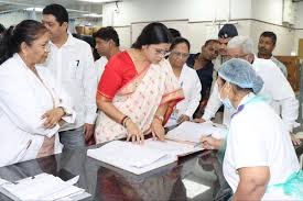 Mumbai: Mayor Ritu Tawde conducts surprise inspection of Rajawadi Hospital