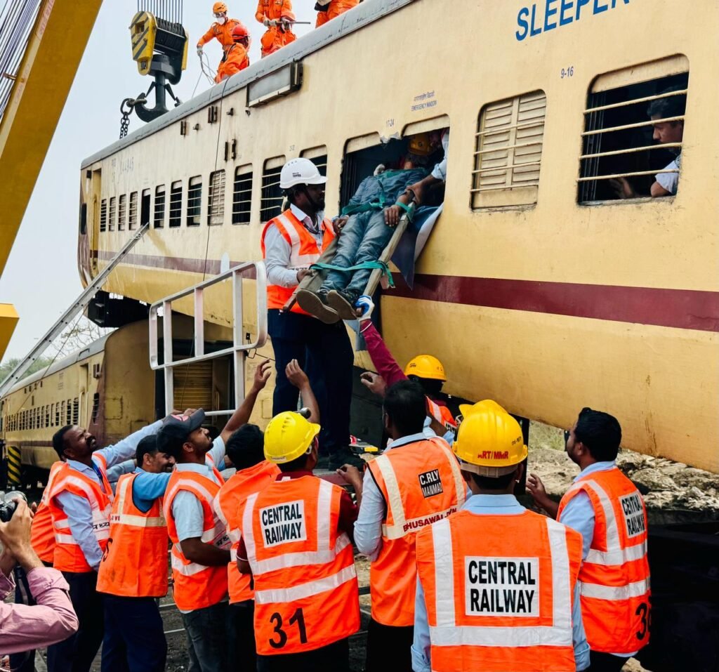 
bhusaval : haadase kee munaadee, bachaav kee parakh manamaad steshan par vyaapak mok dril ka saphal aayojan bhusaaval : (bhusaval) bhusaaval mandal dvaara 18 pharavaree 2026 ko manamaad relave steshan par sanraksha vibhaag (bhusaval division, undair thai laiadairship of thai safaity daipartmaint) ke netrtv mein ek vyaapak durghatana mok dril aayojit kee gaee. is sanyukt abhyaas mein raashtreey aapada pratikriya bal (enadeeaareph) (national disastair raisponsai forchai) pune ke 30 javaan, raajy aapada pratikriya bal (esadeeaareph) dhule ke 20 javaan, relave ke vibhinn vibhaagon ke karmachaaree, jila prashaasan, homagaard, sivil aspataal, sivil diphens, aapada mitr, nijee ejensiyaan tatha pulis vibhaag ne sakriy sahabhaagita kee. abhyaas ke dauraan aapaatakaaleen rel durghatana kee kaalpanik paristhiti ka yathaarthaparak manchan kar bachaav evan raahat kaaryon ka samanvit pradarshan kiya gaya. tvarit raahat evan chikitsa prabandhan mok dril ke antargat durghatanaagrast koch se ghaayalon ko surakshit baahar nikaalane, goldan aavar ke bheetar praathamik upachaar upalabdh karaane tatha unhen sheeghr chikitsa suvidha tak pahunchaane kee prakriya ka abhyaas kiya gaya. raahat dalon ne yaatriyon ka manobal badhaane, unake saamaan kee suraksha sunishchit karane aur parijanon se sampark sthaapit karaane kee kaarravaee bhee kee. vaanijy vibhaag ke tikat cheking staaph ne durghatanaasthal (chommairchial daipartmaint tichkait chhaichking staff) par ghaayalon ko chikitsa booth tak pahunchaane evan raahat kaaryon ke sanchaalan mein mahatvapoorn bhoomika nibhaee. yaatriyon aur unake parijanon ko aavashyak jaanakaaree dene hetu “yaatree sahaayata” booth bhee sthaapit kie gae. aapada prabandhan kshamata ka sudrdh pareekshan mandal rel prabandhak puneet agravaal (divisional railway managair punaiait agarwal) ke maargadarshan evan apar mandal rel prabandhak (takaneekee) mukesh kumaar meena kee upasthiti mein varishth mandal sanraksha adhikaaree ke netrtv mein yah abhyaas saphalataapoorvak sampann hua. isamen aarapeeeph, relave kee chikitsa teem tatha durghatana raahat tren se jude sabhee vibhaagon ne samanvit sahayog pradaan kiya. is saphal aayojan ne siddh kiya ki bhusaaval mandal kisee bhee sambhaavit rel aapada kee sthiti mein tvarit, samanvit evan prabhaavee kaarravaee karane ke lie poornatah saksham aur taiyaar hai.
1,958
Bhusaval: Accident Announcement, Rescue TestBhusaval: Accident Announcement, Rescue Test