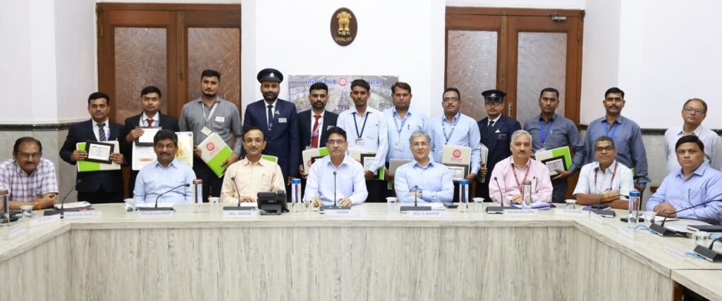 Mumbai: 12 Western Railway employees receive General Manager's Safety Award