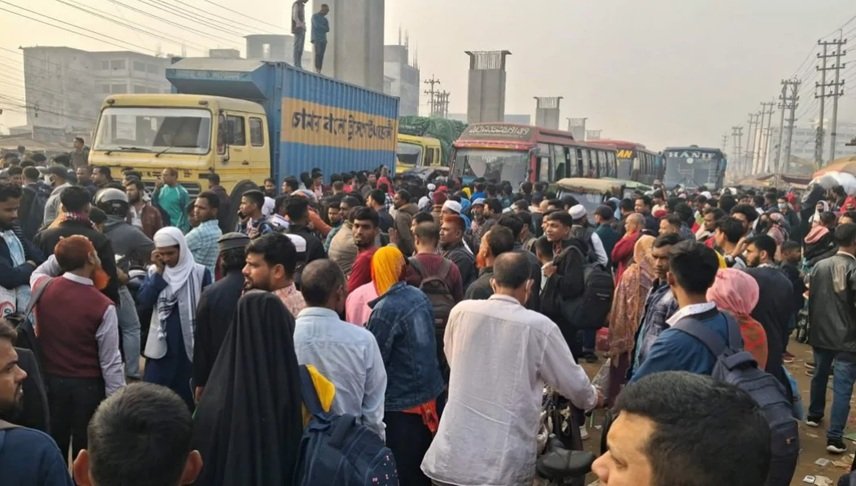 Dhaka (Bangladesh): Bangladesh elections approach, bus fares hiked, people block highway