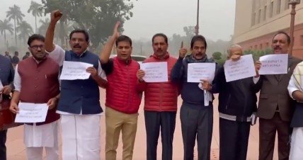 New Delhi: Opposition MPs from Kerala protest outside Parliament, alleging neglect in the Union Budget