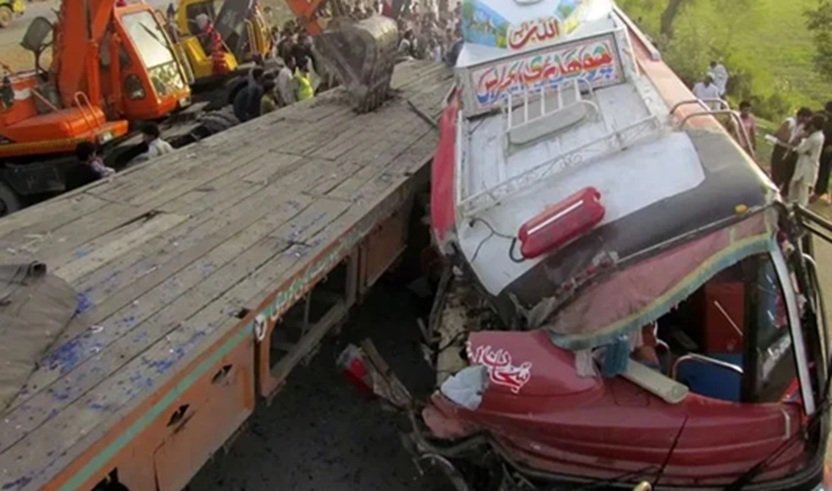 Karachi: At least 11 people killed in road accident in Pakistan