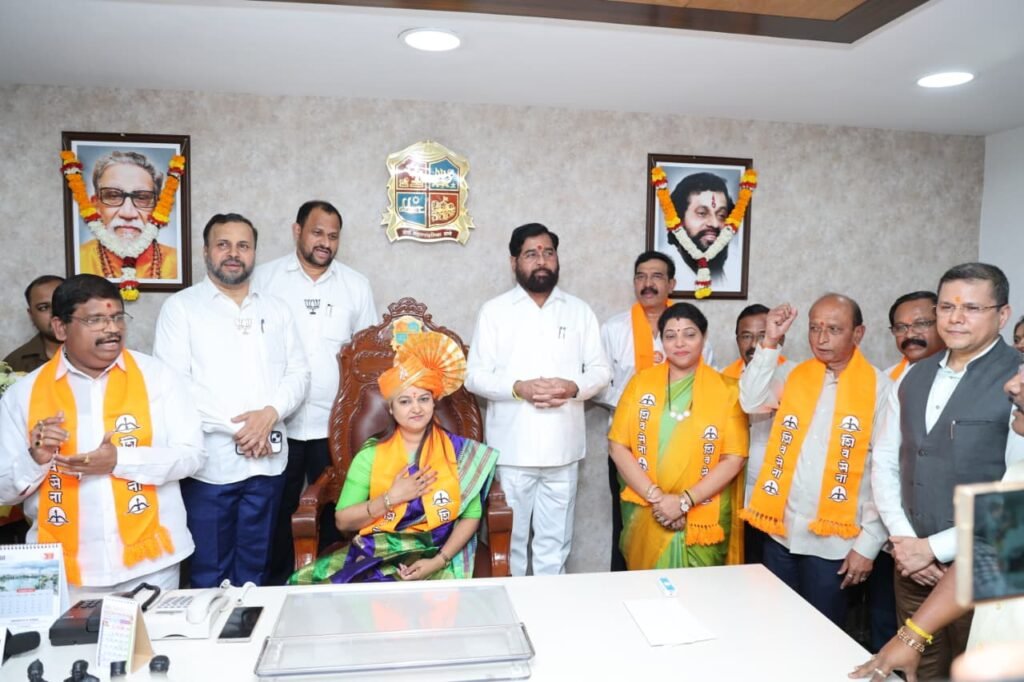 Mumbai: Thane Mayor takes charge in presence of Deputy Chief Minister Shinde