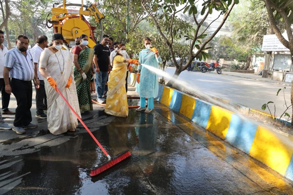 Mumbai: Thane Mayor's Cleanliness Drive Receives Public Support