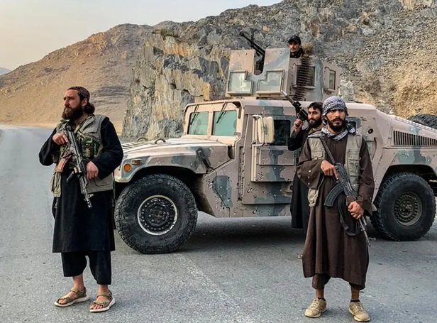 Islamabad: The war between Pakistan and Afghanistan intensifies, with over 325 people killed