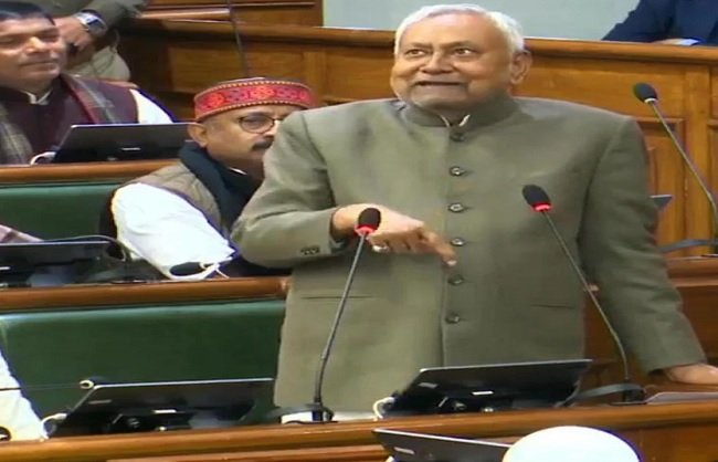 Patna: Confrontation between Rabri and Nitish in the Legislative Council, Rabri demands resignation