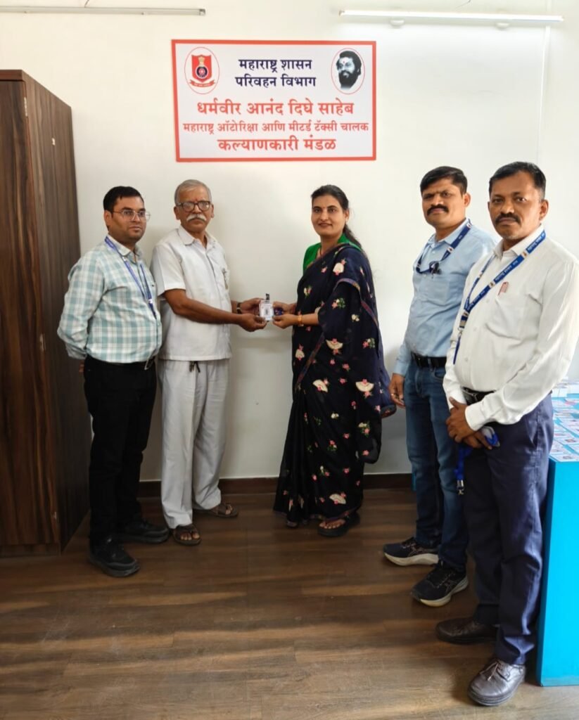 Mumbai: Welfare Board registration begins in Thane, 1,350 auto and taxi drivers receive ID cards