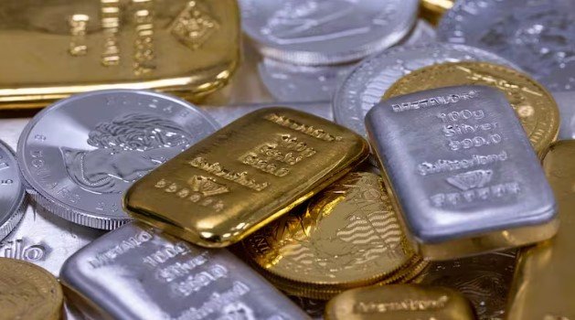 New Delhi: Silver shines bright in the bullion market, gold prices fall