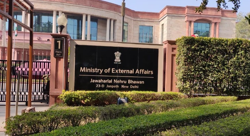 New Delhi: India holds up a mirror to Pakistan