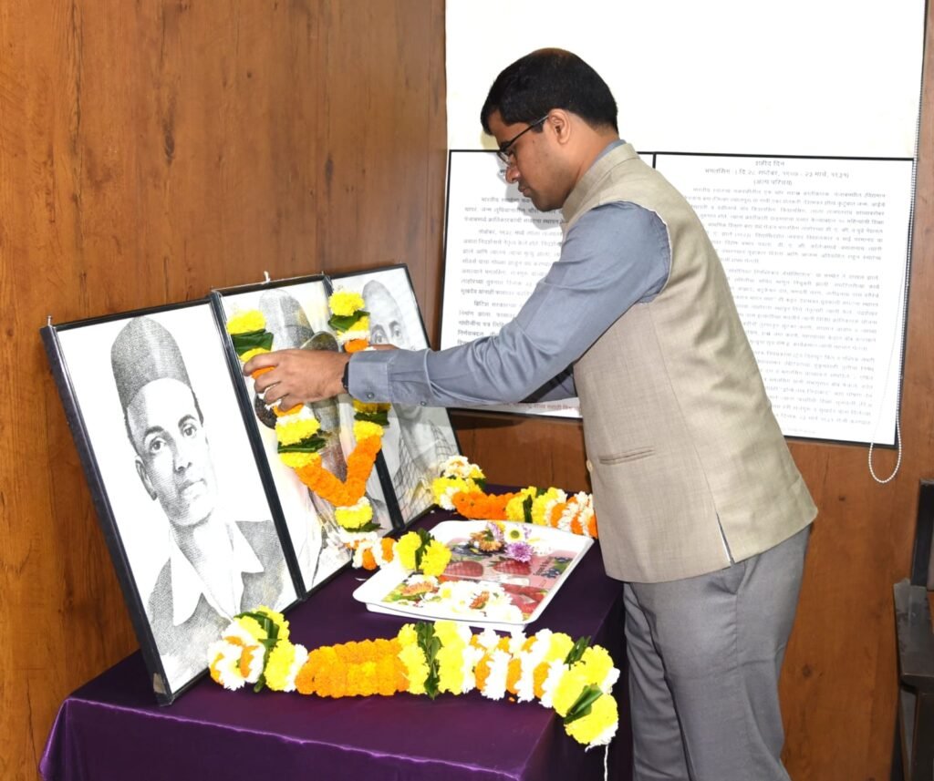 Thane: Revolutionary Martyrs Honored at the District Collector's Office on Martyrs' Day