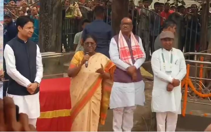 Kolkata: President Murmu expresses displeasure over Mamata Banerjee government's behavior