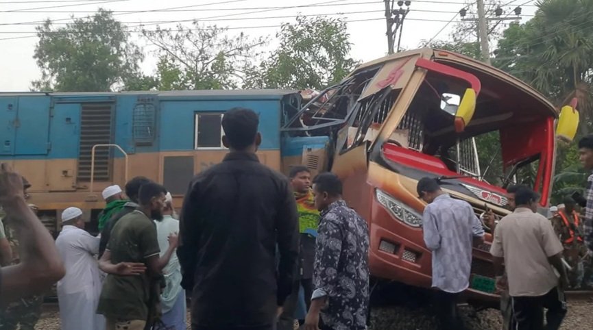 Dhaka: 12 Dead, 20 Injured in Train-Bus Collision in Bangladesh