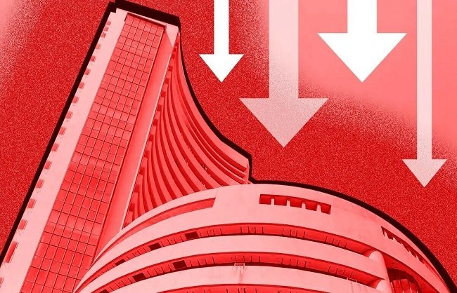 New Delhi: The stock market opened in the red, with the Sensex falling 354 points.