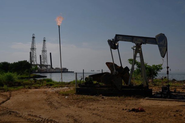 New Delhi: Crude Oil Prices in International Market Drop Below $100 Per Barrel Mark