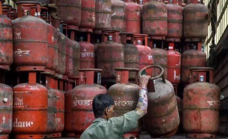 New Delhi: No Change in LPG Refill Booking Timelines; Public Urged to Shun Rumors: Centre