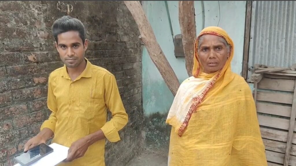 Jalpaiguri: Fed up with his wife's abuse, a husband and his elderly mother were forced to leave their home and file a police complaint.