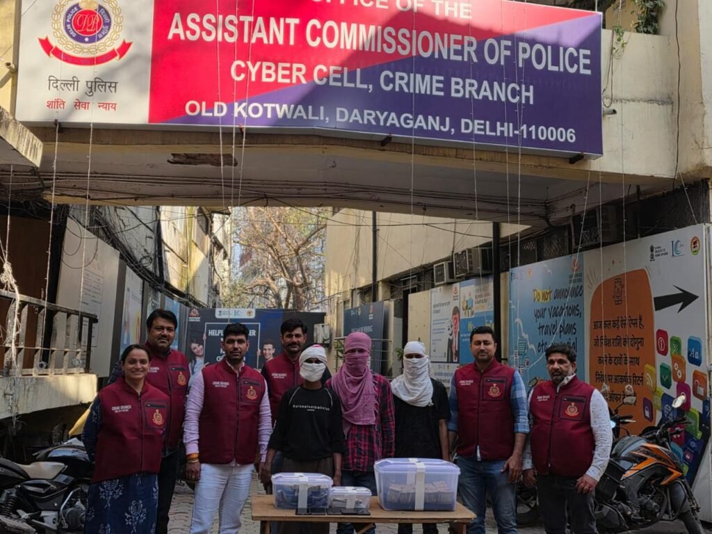 
naiw dailhi : chaandanee chauk ke sarraapha vyaapaaree ke yahaan se 54 laakh rupaye lekar pharaar hua aaropit do doston ke saath giraphtaar naee dillee : (naiw dailhi) raajadhaanee naee dillee ke chaandanee chauk sthit koocha mahaajanee (kuchh mahajani arai of chhandni chhowk in naiw dailhi) ilaake mein sarraapha kaarobaaree ke yahaan kaam karane vaala ek karmachaaree 54 laakh rupaye lekar pharaar ho gaya. maamale mein dillee pulis kee kraim braanch kee saibar sel (chybair chaill of thai dailhi polichai chrimai branchh) ne kaarravaee karate hue mukhy aaropit aur usake do saathiyon ko giraphtaar kar liya hai. giraphtaar aaropiton kee pahachaan roopesh kumaar (24), sachin urph vikaas (24) aur pavan kumaar (21) ke roop mein huee hai. teenon soniya vihaar ke rahane vaale hain. kraim braanch kee saibar sel ke pulis upaayukt aadity gautam (adity gautam, daiputy chommissionair of polichai, chybair chaill, chrimai branchh) ne shanivaar ko bataaya ki is sambandh mein kotavaalee thaana mein 6 pharavaree 2026 ko ephaeeaar nambar 96/2026 ke tahat maamala darj kiya gaya tha. shikaayatakarta ne bataaya tha ki vah koocha mahaajanee mein buliyan tredar ke taur par kaam karata hai aur roopesh naam ka yuvak usake yahaan karmachaaree tha. usaka kaam baajaar mein bhugataan pahunchaane aur rakam laane ka tha. paanch pharavaree kee shaam kareeb 6:45 baje vyaapaaree ne roopesh ko 54 laakh rupaye dekar baajaar mein bhugataan karane ke lie bheja tha, lekin vah rakam lekar pharaar ho gaya. isake baad maamale kee jaanch shuroo kee gaee. pulis upaayukt ke anusaar, 5 maarch ko pulis avar nireekshak (esaee) pravesh raathee (daiputy chommissionair of polichai, on marchh 5th, sub-inspaichtor (si) pravaish rathi) ko soochana milee ki choree kee rakam baantane ke lie kuchh badamaash dillee-enaseeaar mein ikattha hone vaale hain. soochana ke aadhaar par pulis nireekshak (inspektar) aravind kumaar ke netrtv mein teem gathit kee gaee. baad mein soochana milee ki aaropit raat kareeb saadhe nau baje khajooree khaas phlaeeovar ke neeche pahunchenge. pulis teem ne vahaan jaal bichhaaya aur mauke par pahunche do aaropit roopesh aur sachin urph vikaas ko giraphtaar kar liya. unakee nishaanadehee par teesare aaropit pavan kumaar ko soniya vihaar se pakada gaya. poochhataachh mein roopesh ne bataaya ki usane soniya vihaar mein dasaveen tak padhaee kee hai. aarthik tangee ke kaaran vah pahale kashmeeree get mein motar paarts kee dukaan par kaam karata tha. baad mein vah koocha mahaajanee sthit vyaapaaree hariom khandelavaal kee dukaan par kaam karane laga, jahaan vah aksar maal aur paise lene-dene ka kaam karata tha. isee dauraan usane apane doston vikaas aur pavan ko bataaya ki usaka maalik us par bahut bharosa karata hai aur use aksar badee rakam lekar baajaar bhejata hai. isake baad teenon ne milakar yojana banaee ki jab bhee badee rakam milegee, vah paise lekar pharaar ho jaega aur kuchh samay ke lie dillee chhod denge. 5 pharavaree ko jab maalik ne use 54 laakh rupaye dekar chaandee khareedane ke lie bheja, to usane yojana ke mutaabik paise lekar pharaar ho gaya. isake baad vah apane saathiyon ke saath dillee se baahar chala gaya aur kuchh rakam aapas mein baant lee. pulis ne aaropit roopesh ke paas se 27 laakh rupaye, sachin urph vikaas se 2.5 laakh rupaye aur pavan kumaar se 2 laakh rupaye nakad baraamad kie hain. isake alaava 8 laakh rupaye kee jama raseeden aur ek vaigan-aar kaar bhee baraamad kee gaee hai. pulis ne bataaya ki maamale mein aage kee jaanch jaaree hai aur baakee rakam va any pahaluon kee bhee padataal kee ja rahee hai.
2,912
New Delhi: The accused, who absconded with ₹5.4 million from a Chandni Chowk jeweler, has been arrested along with two friends.