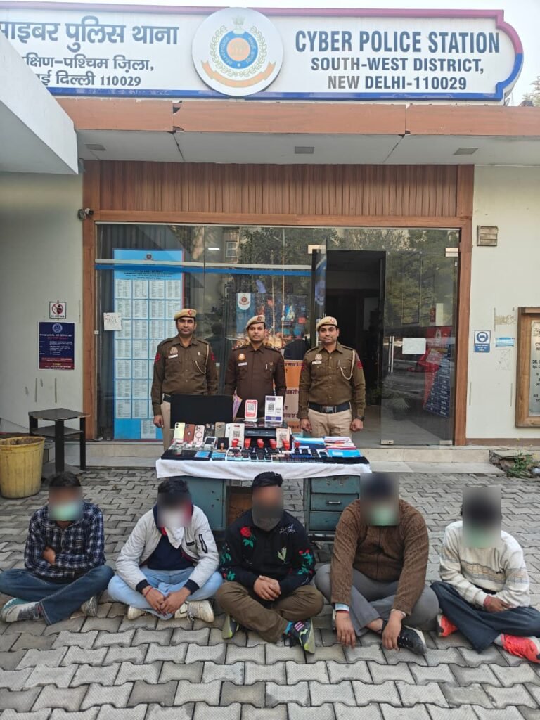 New Delhi: Major Fraud Racket Operating from Delhi and Mumbai Busted; 11 Arrested