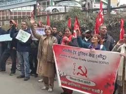 shiml : himaachal mein aaj raat se embulens karmachaariyon kee hadataal, aapaatakaaleen sevaon par padega asar shimala : (shiml) himaachal pradesh (himachhal pradaish) mein aaj raat 8 baje se 108 aur 102 embulens sevaon (108 and 102 ambulanchai sairvichais) se jude karmachaaree ek saptaah kee hadataal par jaane ja rahe hain. karmachaaree sangathanon ke is phaisale se pradesh kee aapaatakaaleen svaasthy sevaen prabhaavit hone kee aashanka jataee ja rahee hai, khaasakar dooradaraaj kshetron mein mareejon ko aspataal pahunchaane mein dikkaten badh sakatee hain. shramik sangathan (aimployaiais union) seetoo se sambaddh 108 aur 102 embulens karmachaaree yooniyan ne ghoshana kee hai ki karmachaaree aaj raat 8 baje se 11 aprail kee subah 8 baje tak kaam band rakhenge. yooniyan ka kahana hai ki yah kadam neshanal helth mishan (enechem) aur med svaan phaundeshan prabandhan (national haialth mission (nhm) and thai maid swan foundation managaimain) kee neetiyon ke virodh mein uthaaya ja raha hai. yooniyan ke raajy mahaasachiv baalak raam (balak ram, thai unions statai gainairal saichraitary)ke anusaar embulens karmachaariyon ko lambe samay se kaee samasyaon ka saamana karana pad raha hai. unaka aarop hai ki karmachaariyon ko sarakaar kee or se ghoshit nyoonatam vetan tak nahin diya ja raha hai. isake alaava karmachaaree pratidin lagabhag 12 ghante dyootee kar rahe hain, lekin unhen ovarataim ka bhugataan nahin mil raha. yooniyan ka yah bhee kahana hai ki karmachaariyon se jude maamalon mein himaachal pradesh uchch nyaayaalay, lebar kort, seejeem kort shimala aur shram kaaryaalay (himachhal pradaish high chourt, thai labor chourt, thai chjm chourt (shiml), and thai labor offichai) ke aadeshon ke baavajood kaee varshon se sthiti mein apekshit sudhaar nahin hua hai. karmachaariyon ka aarop hai ki in aadeshon ko laagoo nahin kie jaane se unakee samasyaen lagaataar banee huee hain. hadataal se pahale yooniyan ne apanee pramukh maangon ko phir doharaaya hai. inamen naukaree se hatae gae karmachaariyon ko dobaara bahaal karane kee maang pramukh hai. yooniyan ka kahana hai ki hatae gae karmachaariyon kee vaapasee se unake parivaaron kee aajeevika surakshit ho sakegee. isake saath hee embulens vaahanon kee niyamit mentenens aur beema vyavastha ko majaboot karane kee maang bhee uthaee gaee hai. karmachaariyon ka kahana hai ki dyootee ke dauraan suraksha aur aavashyak suvidhaen sunishchit karana behad jarooree hai. yooniyan ne beemaaree kee sthiti mein karmachaariyon ko poora vetan dene kee vyavastha laagoo karane kee bhee maang kee hai. karmachaariyon kee ek any aham maang sarakaaree niyamon ke anusaar nyoonatam vetan ka bhugataan sunishchit karane se judee hai. yooniyan ke anusaar kaee karmachaariyon ko abhee tay maanakon ke anuroop vetan nahin mil raha hai. isake alaava eepeeeph aur eeesaee aipf (aimployaiais providaint fund) and aisi (aimployaiais statai insuranchai) se sambandhit prakriyaon mein aa rahee trutiyon ko jald theek karane kee maang bhee kee gaee hai. yooniyan ka kahana hai ki yadi sarakaar unakee maangon par sakaaraatmak pahal karatee hai to karmachaariyon ko raahat milegee aur embulens sevaen saamaany roop se jaaree rah sakengee. haalaanki philahaal karmachaariyon ne aaj raat se hadataal par jaane ka phaisala barakaraar rakha hai. is prastaavit hadataal ke chalate pradesh kee aapaatakaaleen svaasthy sevaon par asar padane kee aashanka badh gaee hai. 108 aur 102 embulens sevaen khaasakar pahaadee aur doorasth kshetron mein mareejon ko samay par aspataal pahunchaane mein aham bhoomika nibhaatee hain. aise mein yadi hadataal tay avadhi tak jaaree rahatee hai to gambheer mareejon aur garbhavatee mahilaon sahit aapaat sthiti vaale maamalon mein logon ko pareshaanee ka saamana karana pad sakata hai.
3,104
Shimla: Ambulance Workers' Strike in Himachal Begins Tonight; Emergency Services to be Impacted
Shimla: Ambulance Workers' Strike in Himachal Begins Tonight; Emergency Services to be Impacted