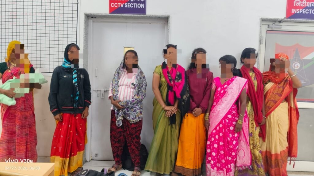 Solapur: Robbery Plot on Siddheshwar Express Foiled
RPF Cordons Off Train, Apprehends 9 Female Robbers