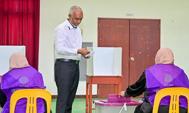 Malé: Maldives' Muizzu Government Defeated in Constitutional Referendum and Mayoral Elections