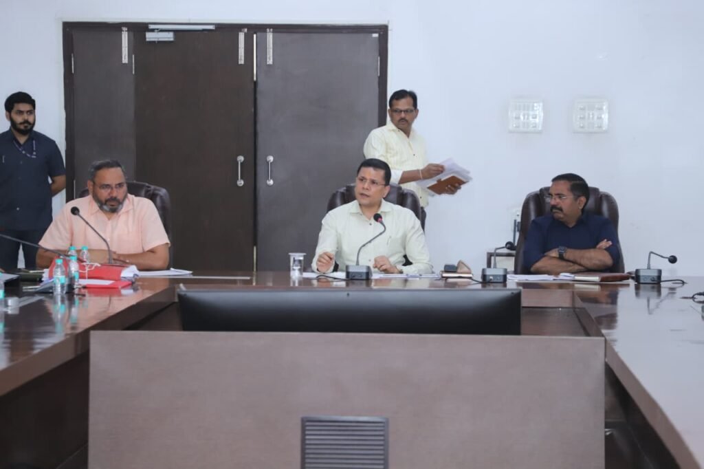 Thane: Deadline Set for May 31 to Fill Potholes and Clean Drains