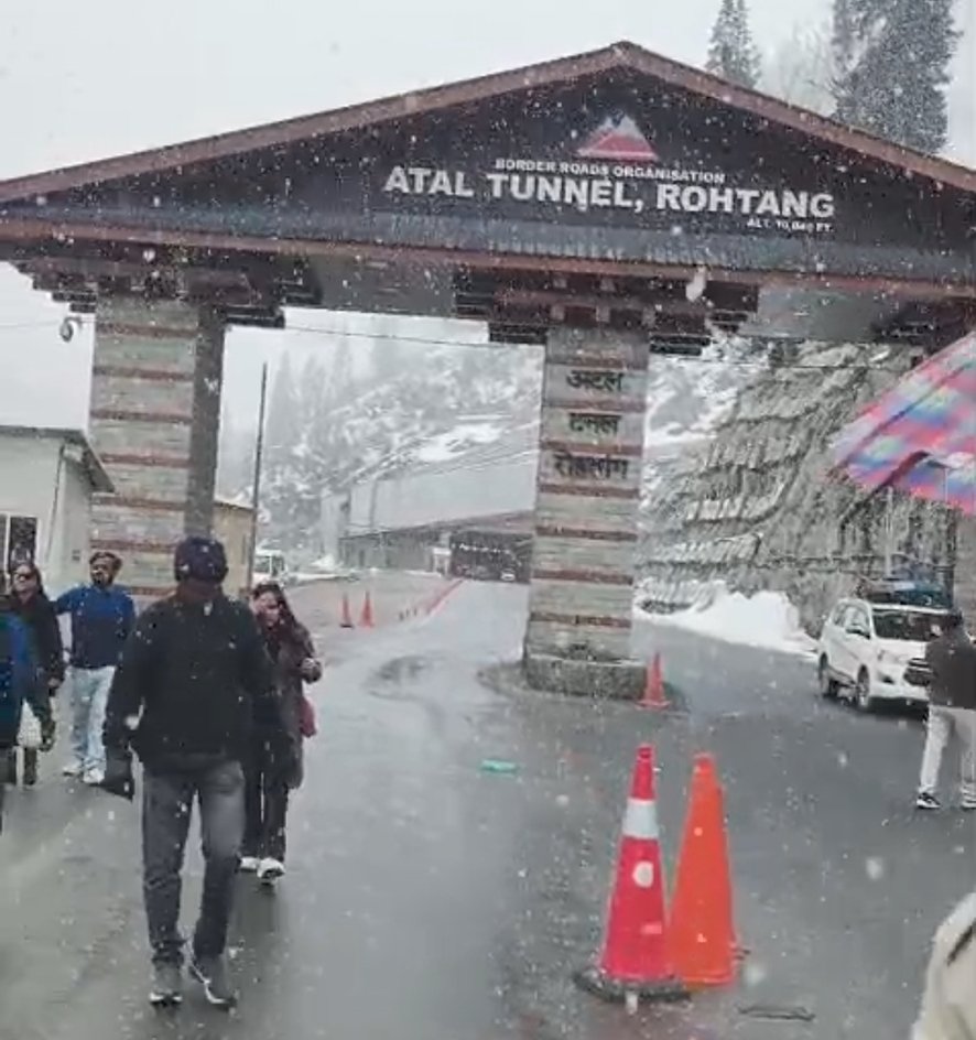 Shimla: Snowfall from Atal Tunnel to Kufri-Narkanda; Roads Closed in Lahaul-Spiti