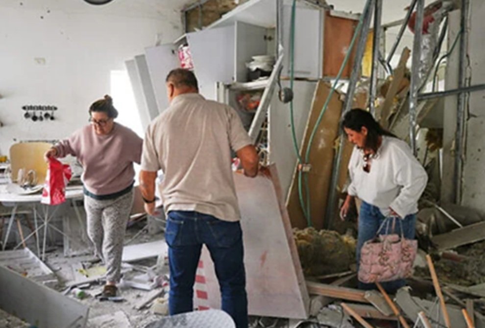 Tel Aviv/Tehran: Iran Launches Airstrike on Israel; Damage Reported in Three Cities