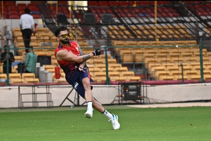 New Delhi: The Orange Cap Adorns Virat Kohli's Head Once Again