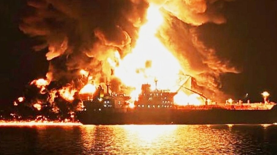 Tehran: Iran Rejects US Warning; Declares: "Hormuz Will Not Open"