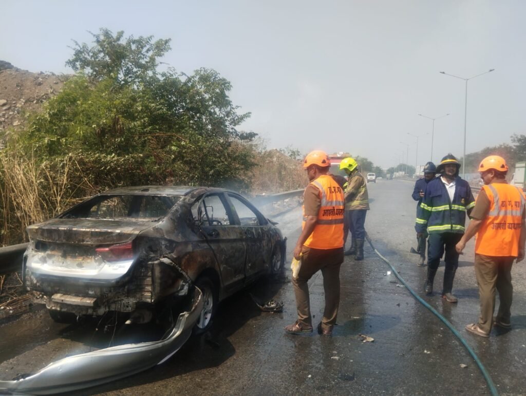 Thane: Honda City Car Catches Fire While Moving on Mumbra Road; Driver Jumps Out to Save Life