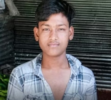 
Varanasi : namo ghat par bounceron ke pite jaane se ghayal paryatak ki chikitsalay mein maut, char girftar varanasi : (Varanasi) uttar pradesh ke varanasi shahar ke namo ghat (Namo Ghat in the city of Varanasi, Uttar Pradesh) par ravivaar ko bounceron ke pite jaane ke baad buri tarah ghayal paryatak sonbhadra nivasi rajesh urf chintu ki mandliy chikitsalay mein (Divisional Hospital) maut ho gai। namo ghat par hui ghatna ke baad rajesh (umra 17) ki chikitsa ke dauran maut ki suchana milne par adampur thana ke prabhari nirikshak vimal mishra (Vimal Mishra, the Inspector-in-Charge) ne police team ke saath mandliy chikitsalay mein tatkal pahunch kar fir darj kar karvai shuru karai। aadampur thana ke prabhari nirikshak vimal mishra ne bataya ki namo ghat par subah ke waqt sonbhadra se ghumne aaye rajesh aur uske sathiyon ke saath suraksha karmiyon aur bounceron ne maarpeet ki। is dauran rajesh jyada ghayal ho gaya aur usko mandliy chikitsalay mein bharti karaya gaya, jahan par uski maut ho gai। shav ko postmortem ke liye bheja ja raha hai। police team ne ghat par lage cctv cameron ki footage khangalkar aaropit bounceron ki shinakht ki hai aur char ko giraftaar kar liya hai। peedit parivar ki tahrir ke aadhar par sambandhit dharaon mein mukadma darj kar aage ki vidhik karvai ki ja rahi hai।
Show more
1,167
Varanasi: T
Varanasi: Tourist Injured After Being Beaten by Bouncers at Namo Ghat Dies in Hospital; Four Arrestedourist Injured After Being Beaten by Bouncers at Namo Ghat Dies in Hospital; Four Arrested